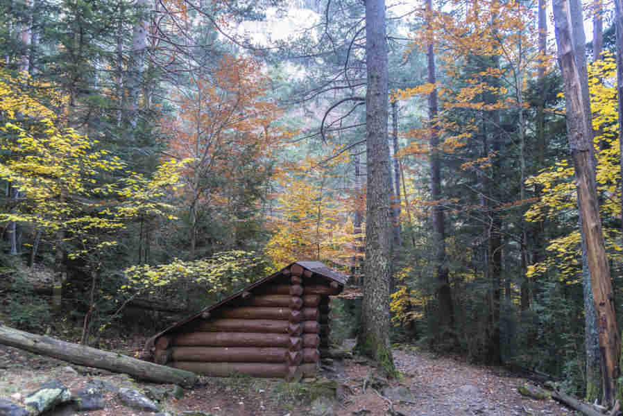 Huesca - parque nacional de Ordesa y Monte Perdido - valle de Ordesa 64 - sendero Turieto Bajo - refugio.jpg